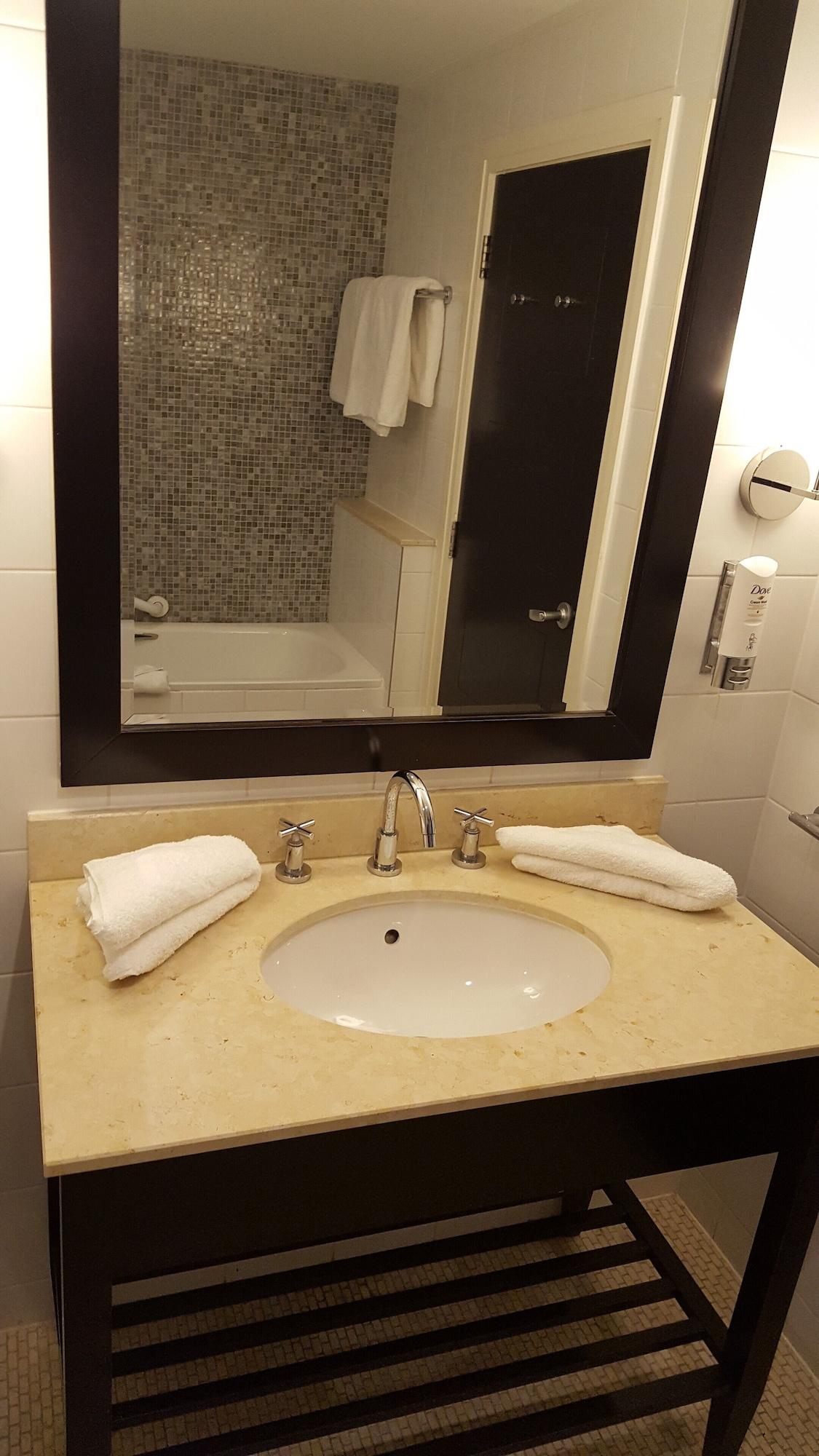 Shamrock Lodge Hotel แอธลอน ภายนอก รูปภาพ