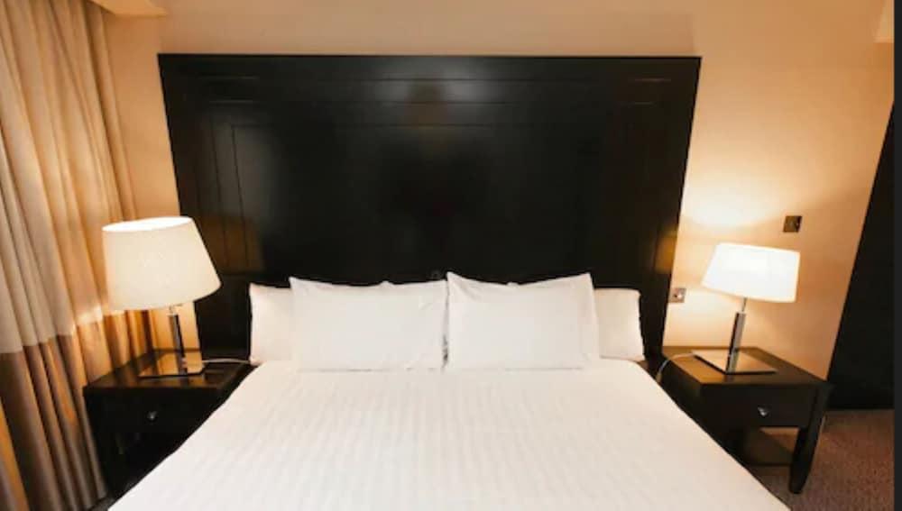 Shamrock Lodge Hotel แอธลอน ภายนอก รูปภาพ
