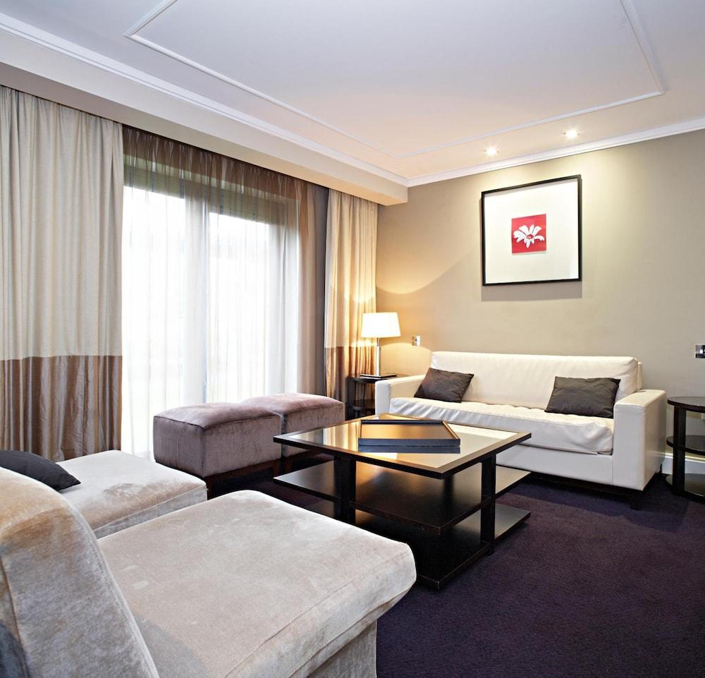 Shamrock Lodge Hotel แอธลอน ภายนอก รูปภาพ