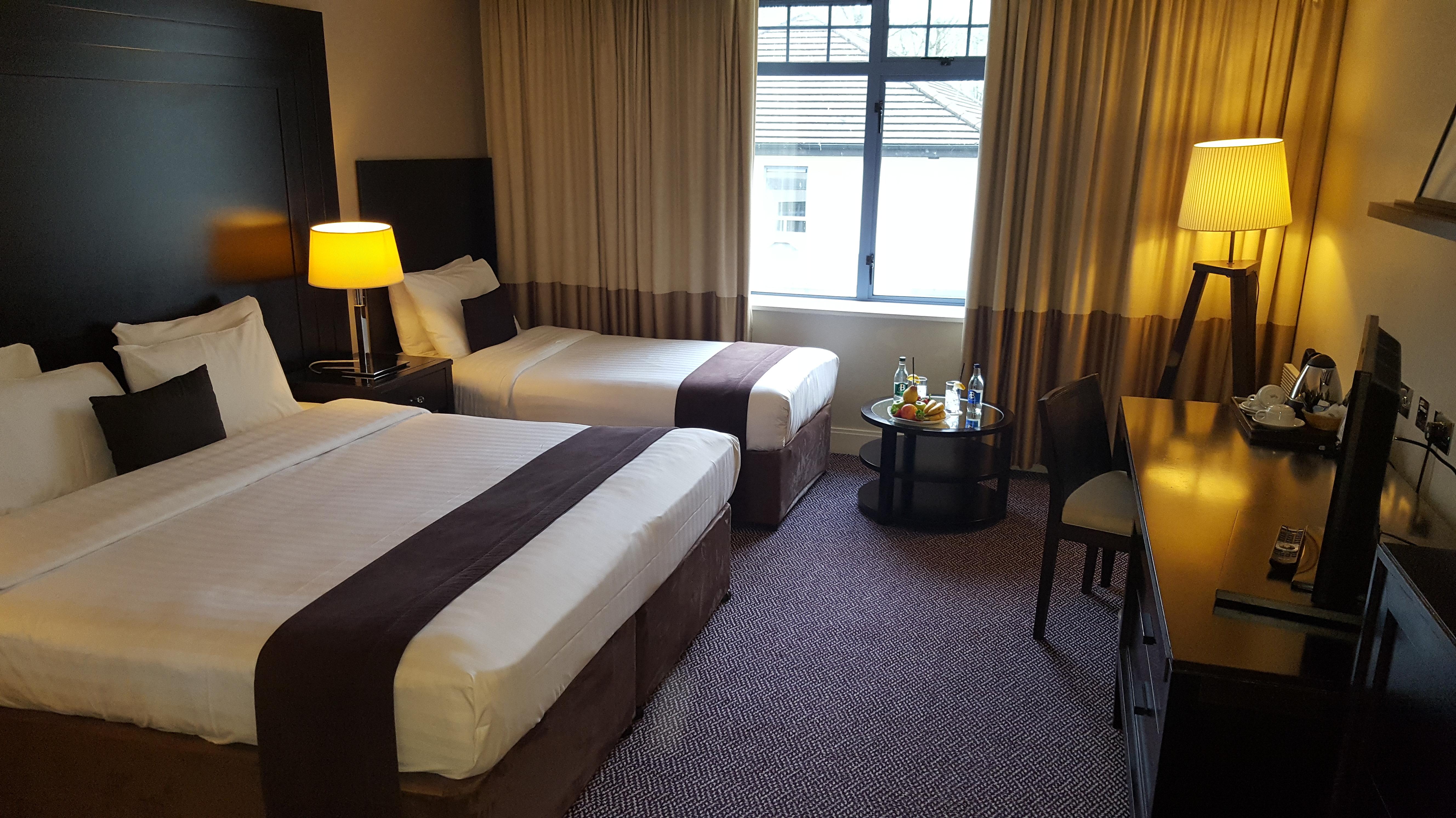 Shamrock Lodge Hotel แอธลอน ภายนอก รูปภาพ