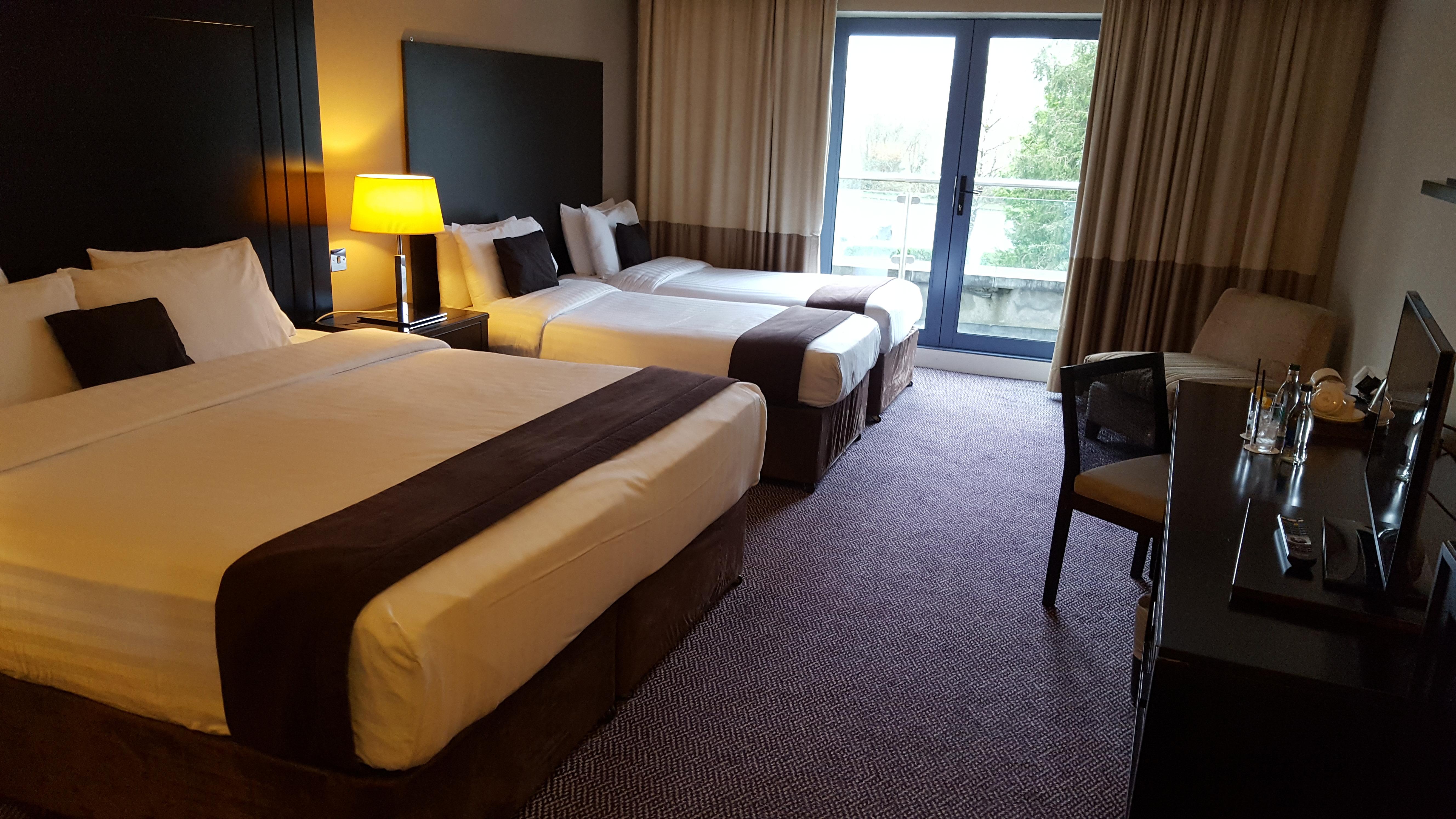 Shamrock Lodge Hotel แอธลอน ภายนอก รูปภาพ