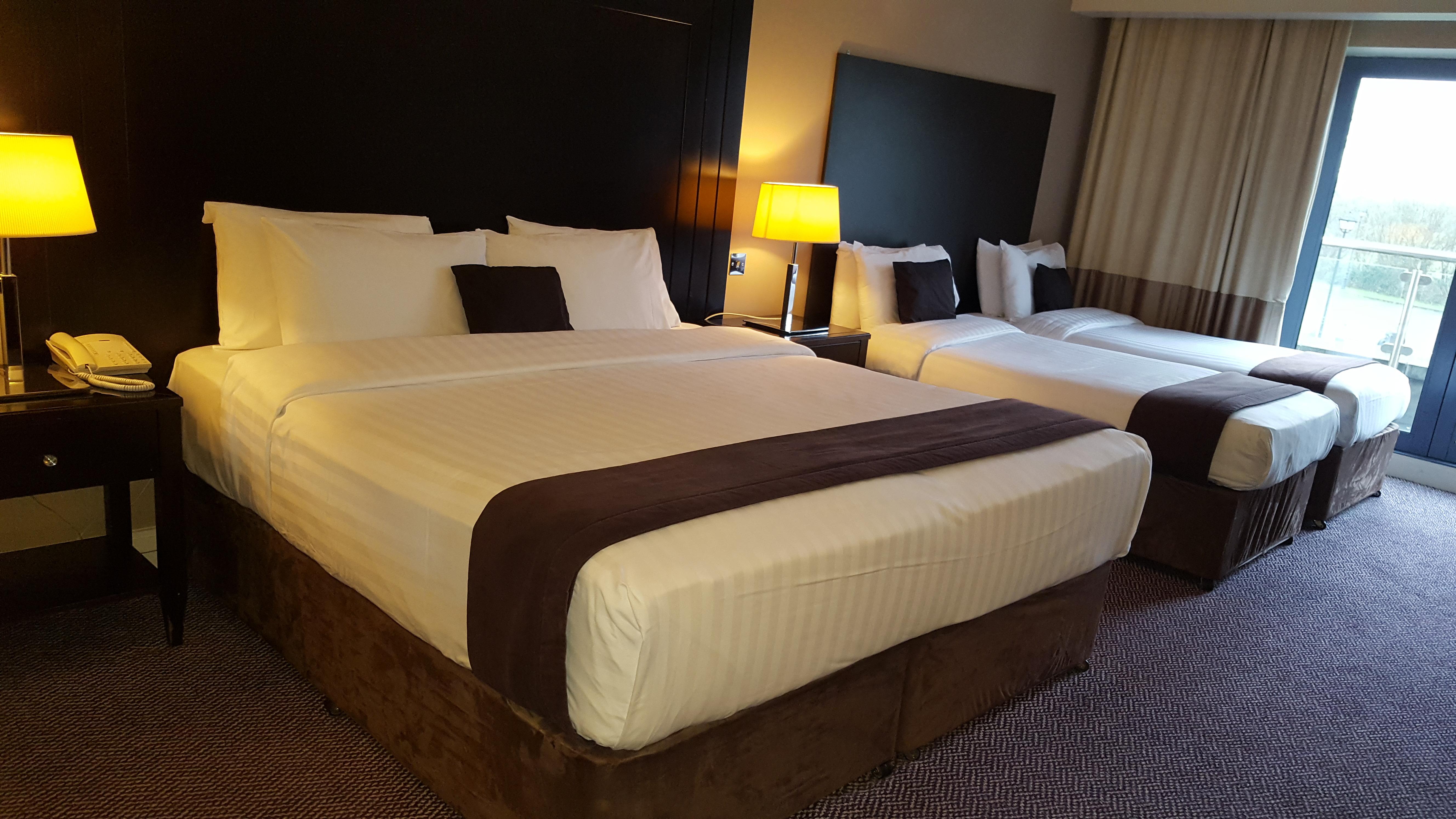 Shamrock Lodge Hotel แอธลอน ภายนอก รูปภาพ