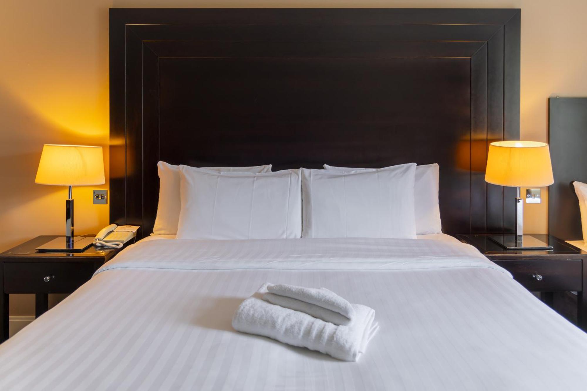 Shamrock Lodge Hotel แอธลอน ภายนอก รูปภาพ