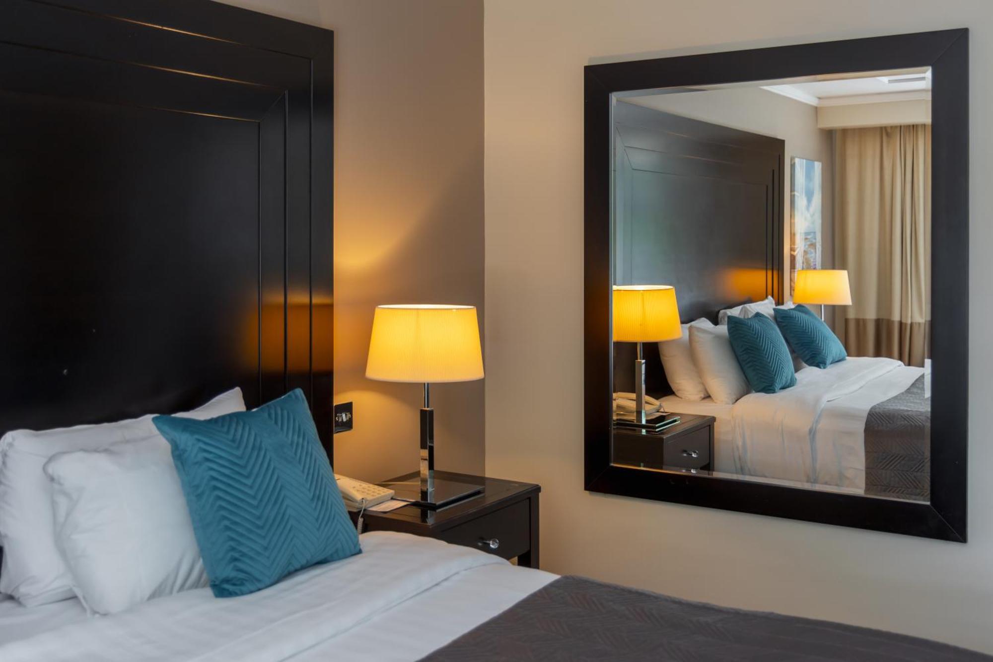 Shamrock Lodge Hotel แอธลอน ภายนอก รูปภาพ