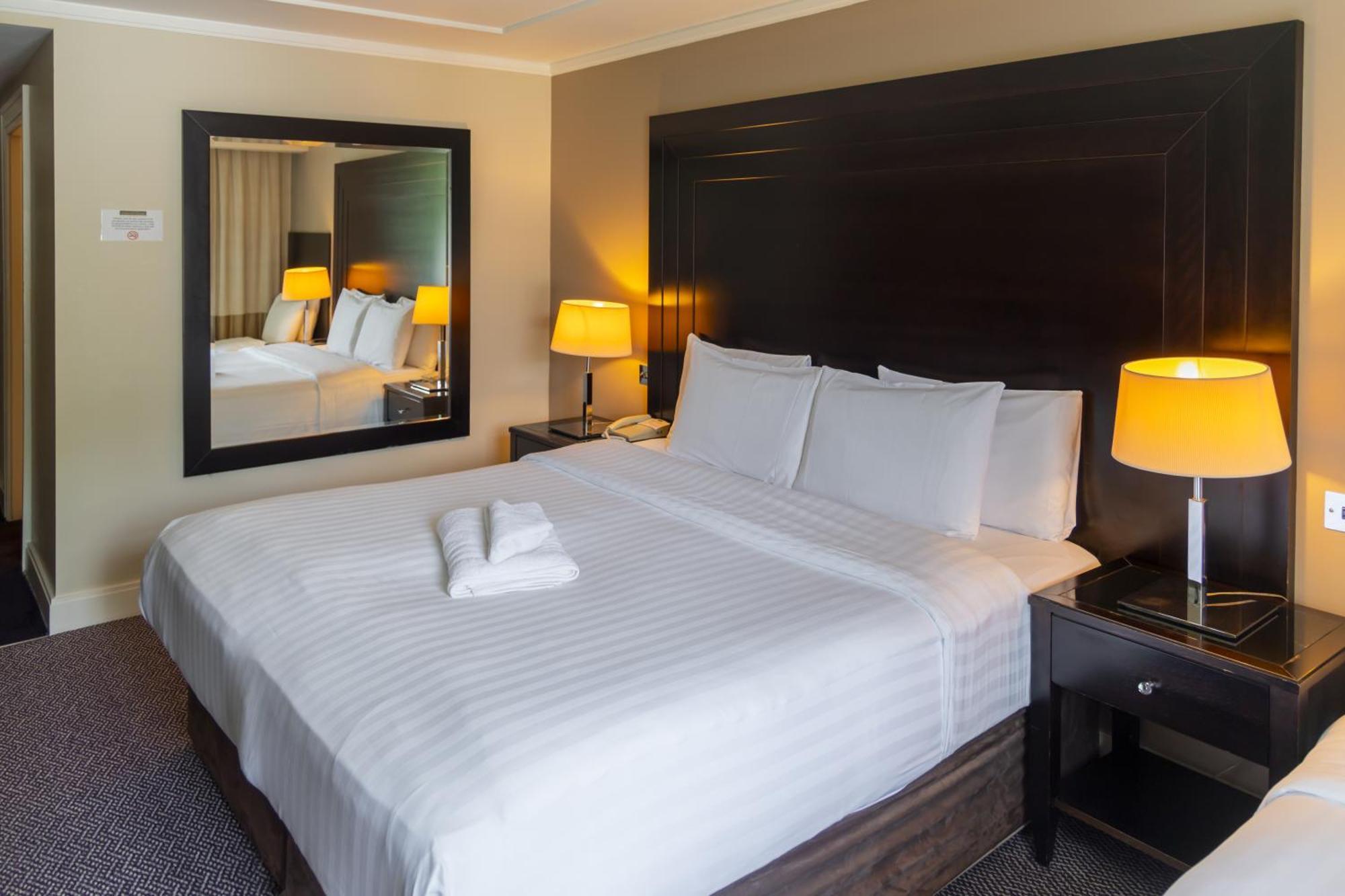 Shamrock Lodge Hotel แอธลอน ภายนอก รูปภาพ