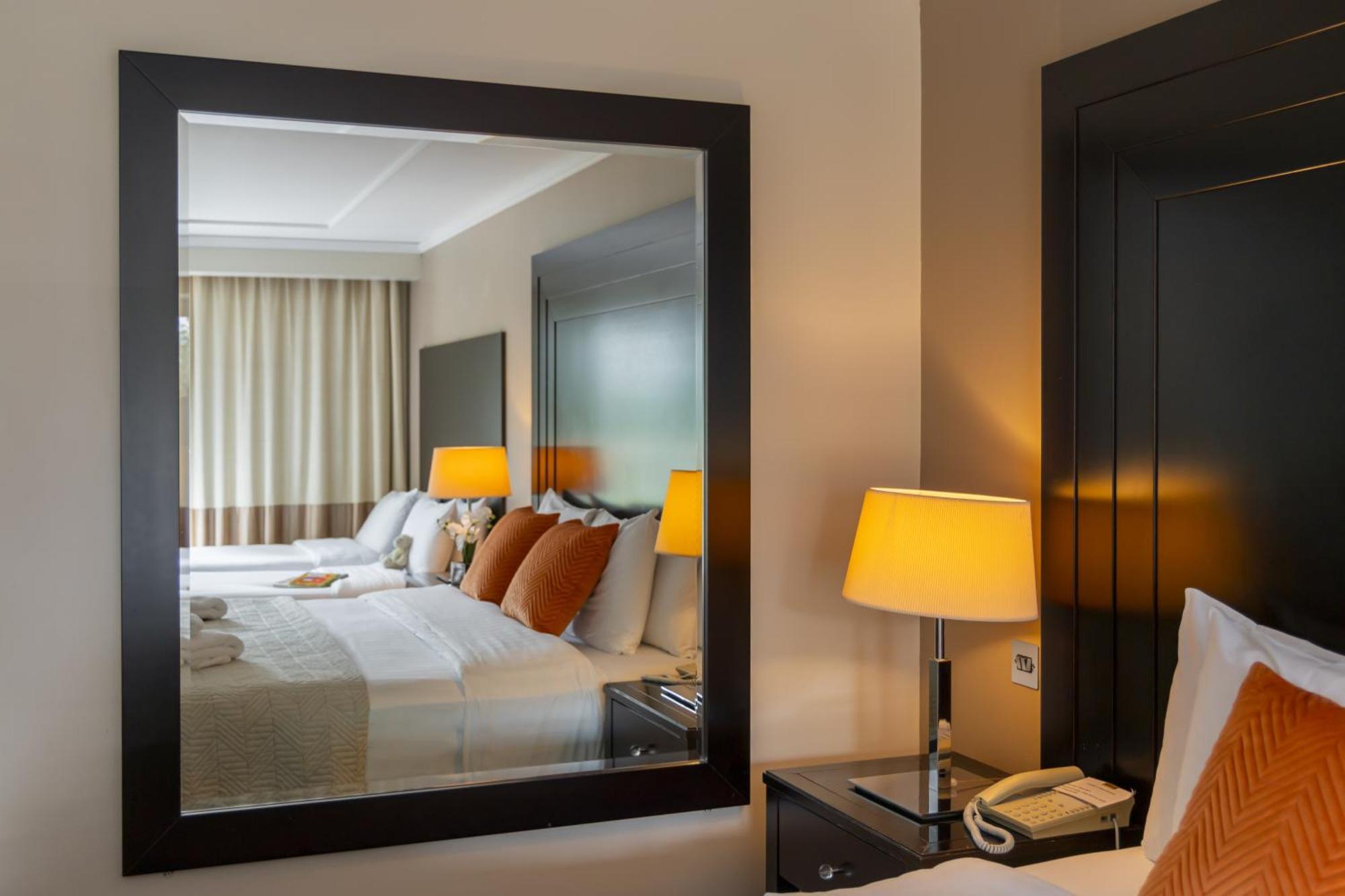 Shamrock Lodge Hotel แอธลอน ภายนอก รูปภาพ
