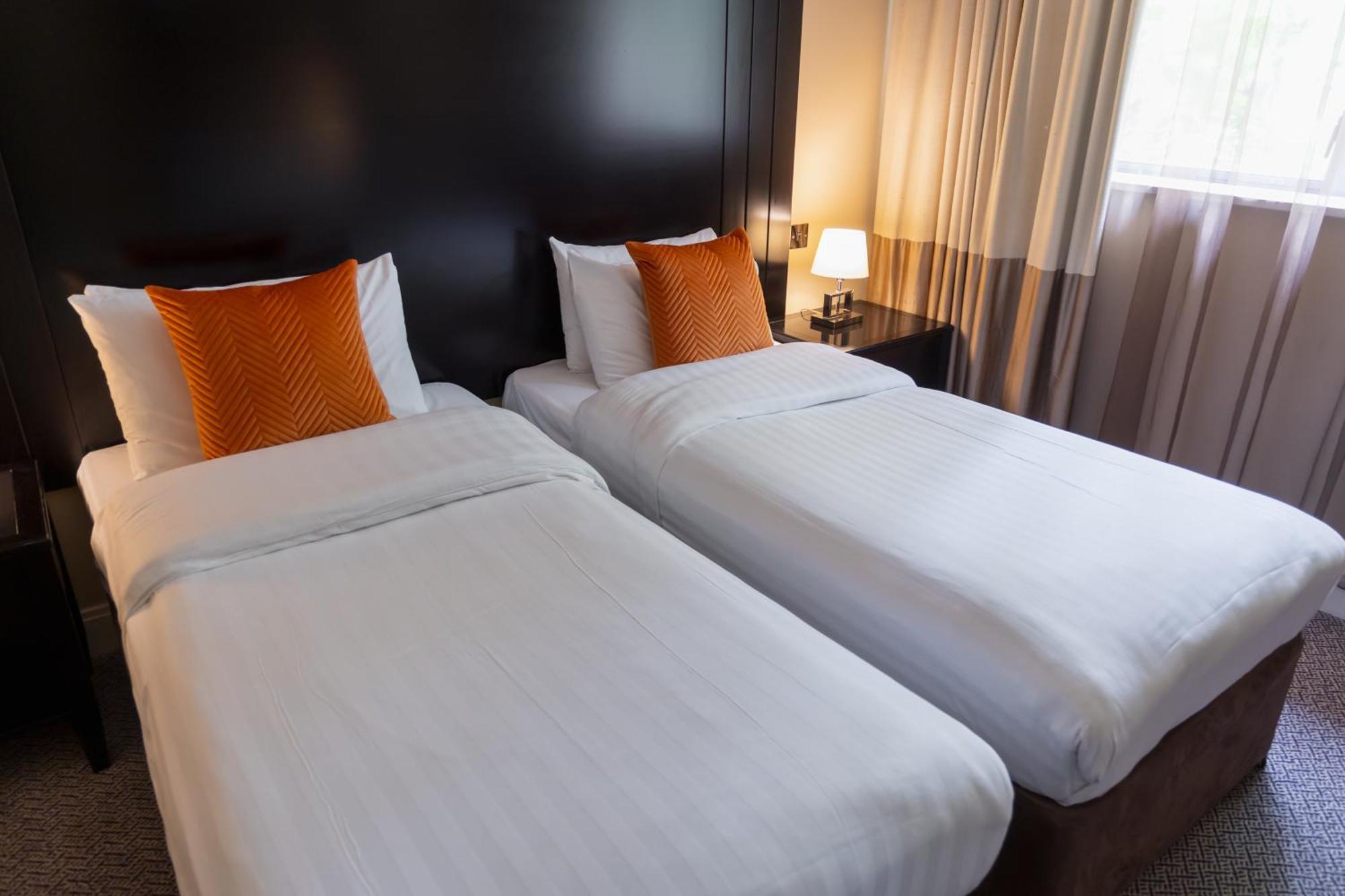 Shamrock Lodge Hotel แอธลอน ภายนอก รูปภาพ