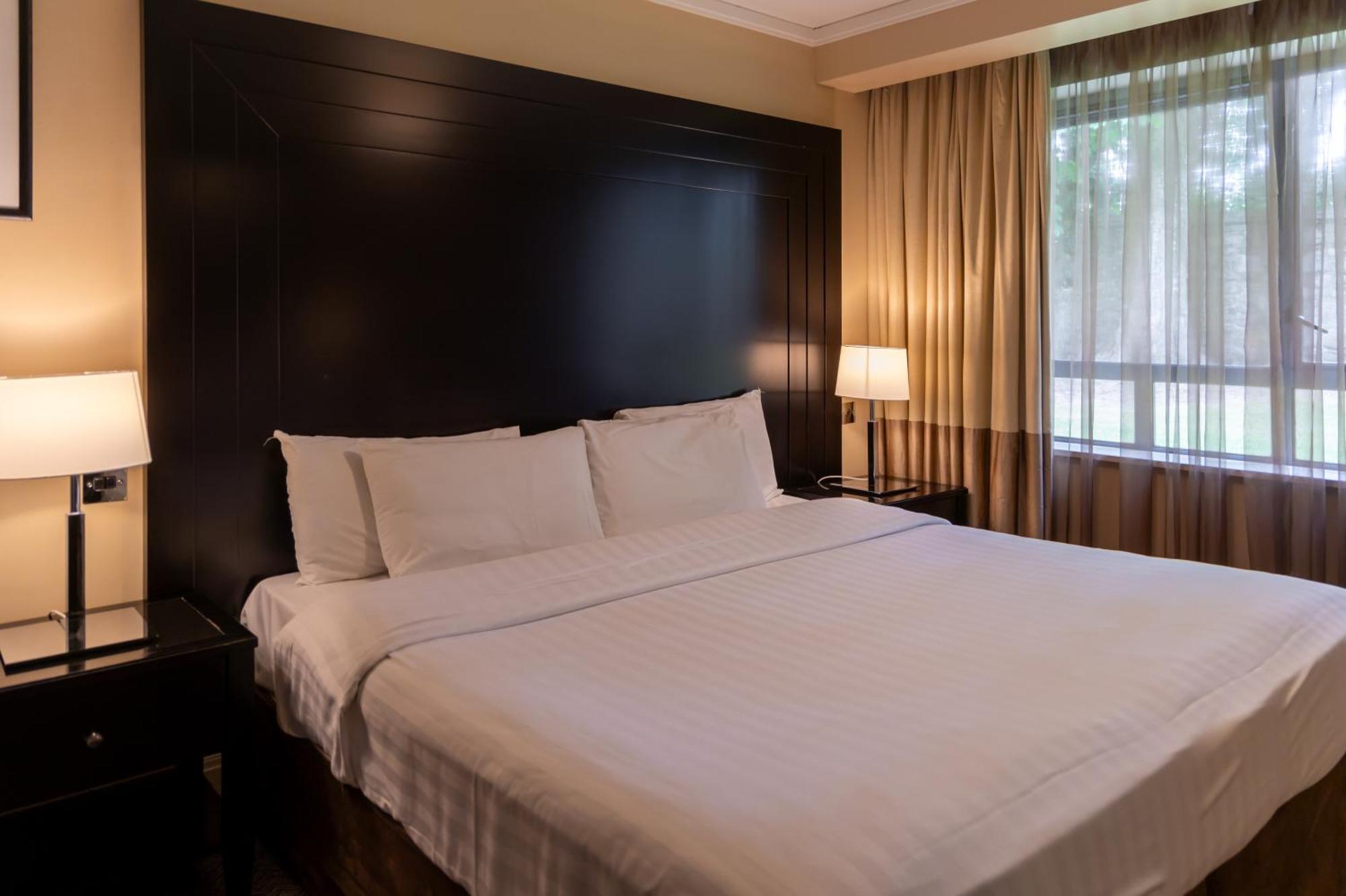 Shamrock Lodge Hotel แอธลอน ภายนอก รูปภาพ