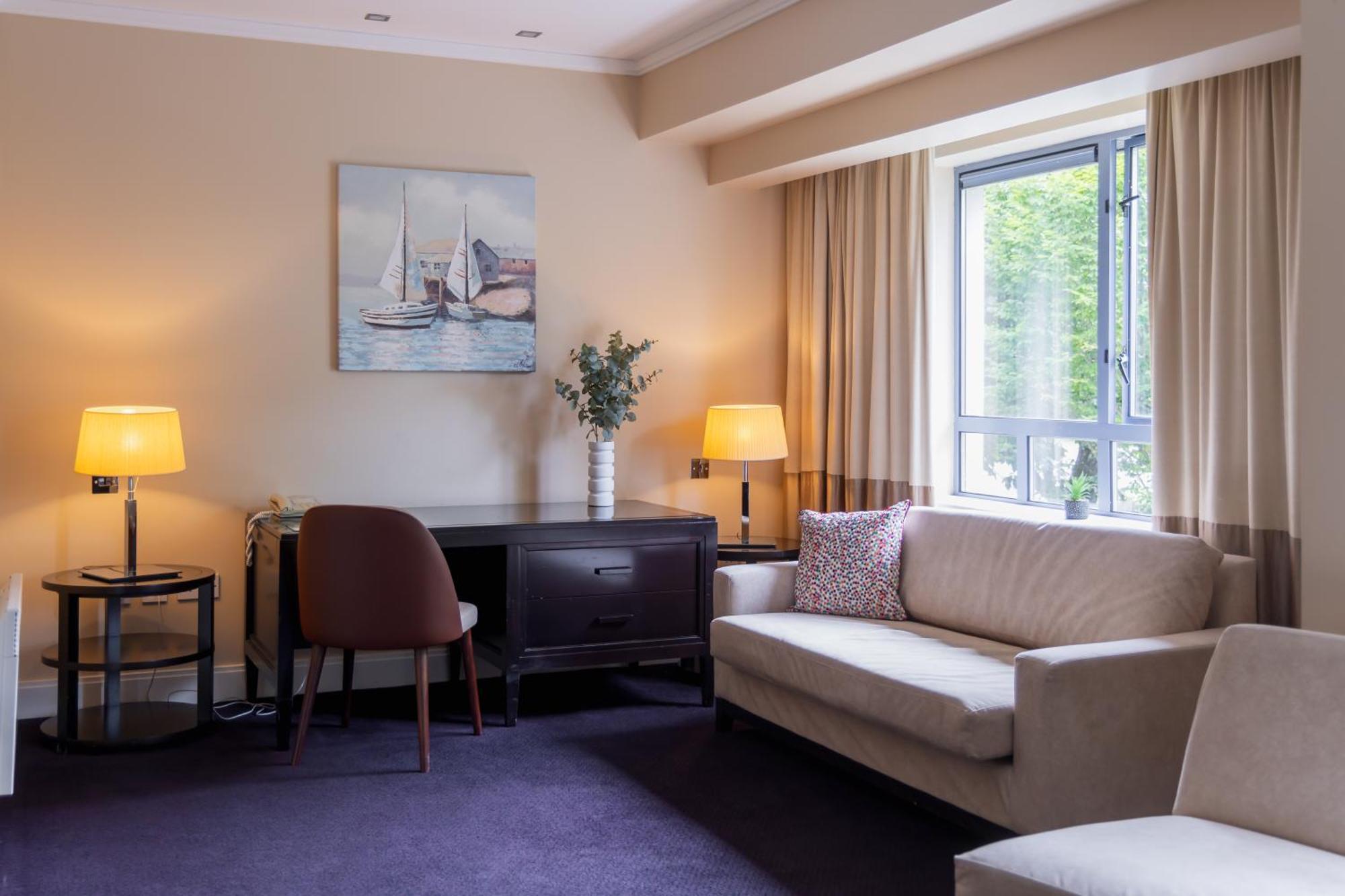 Shamrock Lodge Hotel แอธลอน ภายนอก รูปภาพ