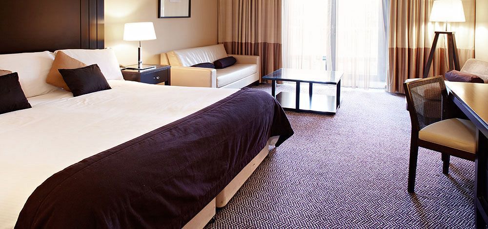 Shamrock Lodge Hotel แอธลอน ภายนอก รูปภาพ